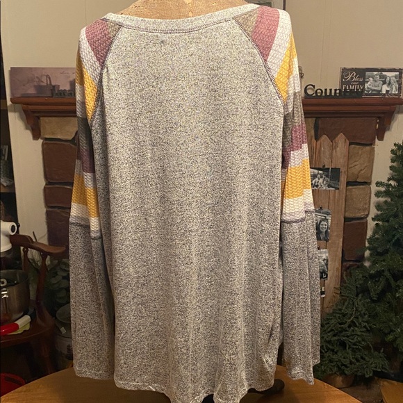Maurices Multicolor Raglan Sleeve Sweatshirt - Picture 4 of 5